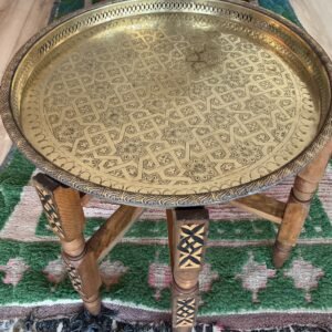 Vintage Kupfertablett / Beistelltisch auf Zedernholzgestell